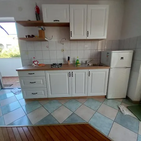 Pink Siris, Terrace, Parking, 80 Meters From The * Pirovac