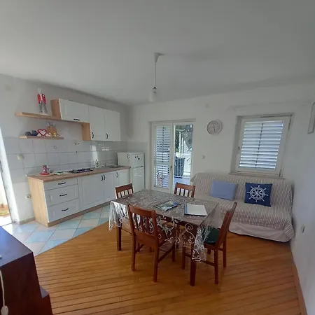 Pink Siris, Terrace, Parking, 80 Meters From The Apartment *