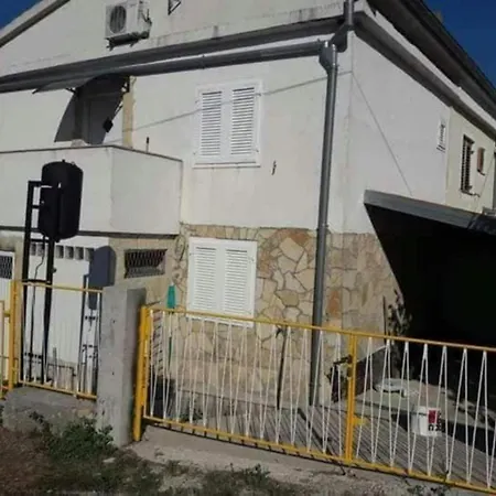 Apartment Pink Siris, Terrace, Parking, 80 Meters From The