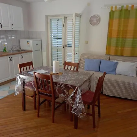 Pink Siris, Terrace, Parking, 80 Meters From The Apartment *