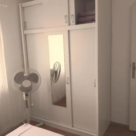 Apartment Pink Siris, Terrace, Parking, 80 Meters From The Pirovac
