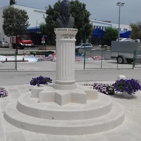 Apartment Pink Siris, Terrace, Parking, 80 Meters From The