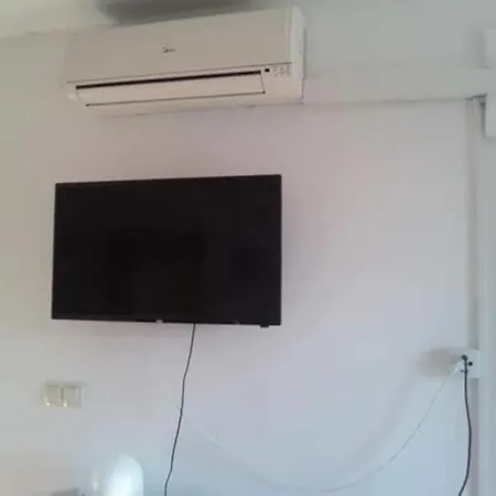 Apartment Pink Siris, Terrace, Parking, 80 Meters From The Pirovac