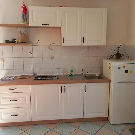 Pink Siris, Terrace, Parking, 80 Meters From The Apartment
