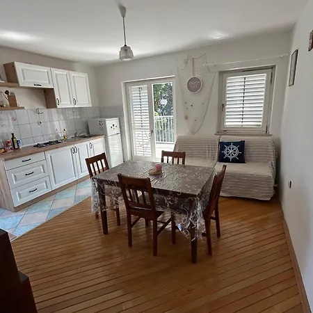 Pink Siris, Terrace, Parking, 80 Meters From The Apartment